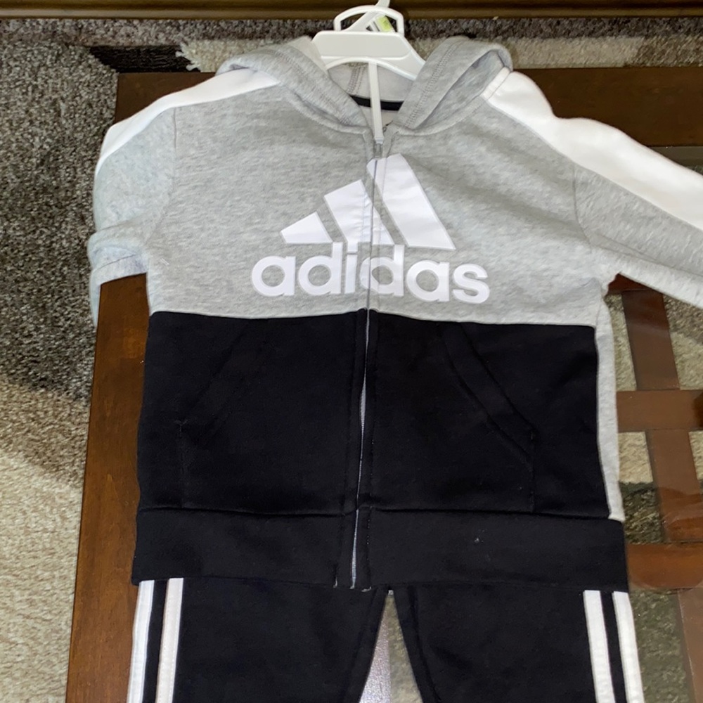 Boys 4t adidas track suit